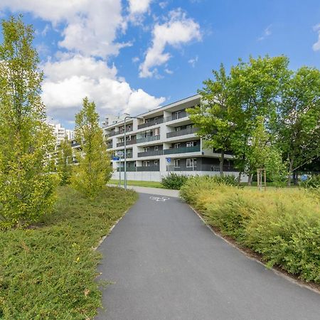 Metro Targowek Spacious Apartment With Parking By Noclegi Renters Варшава Экстерьер фото