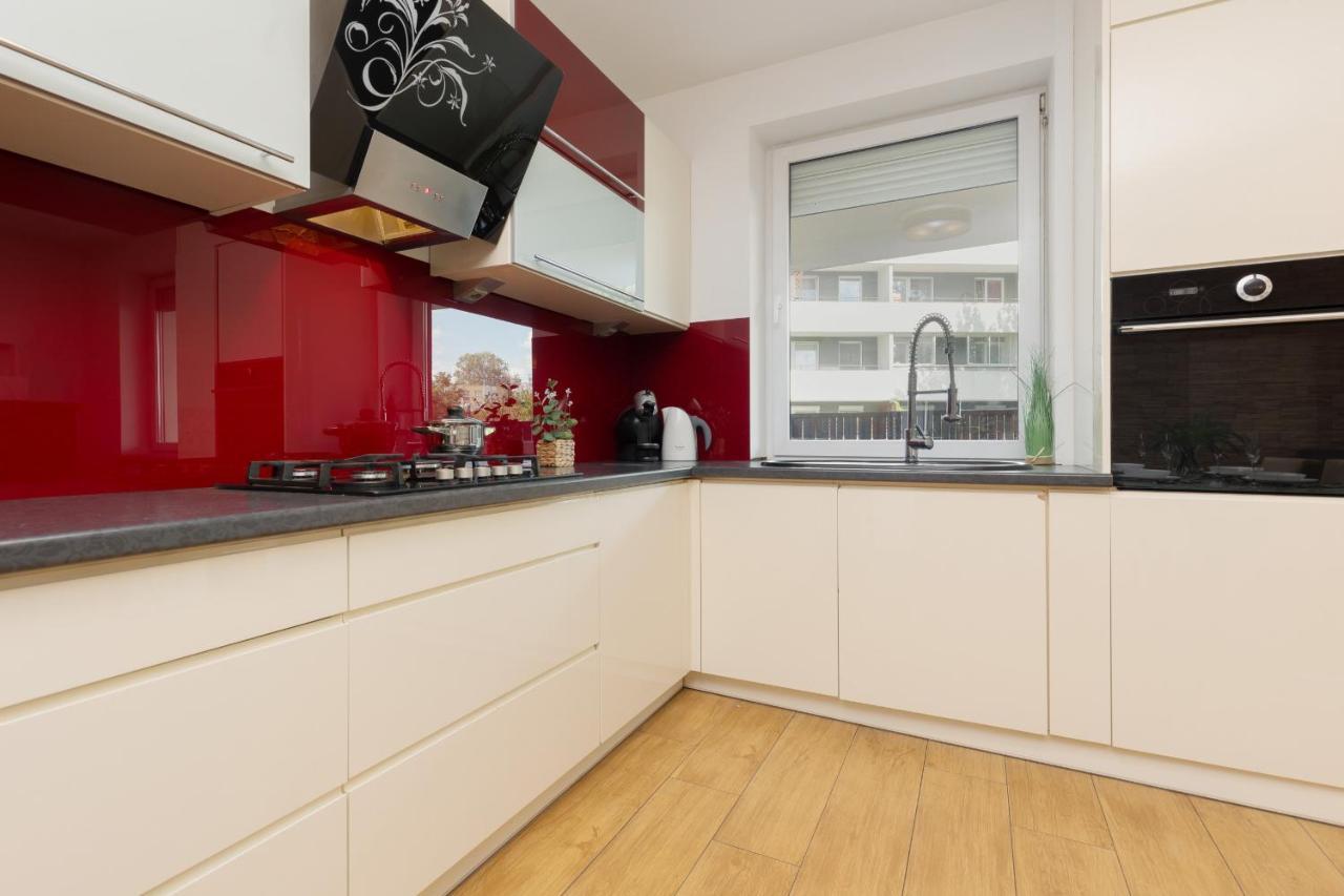 Metro Targowek Spacious Apartment With Parking By Noclegi Renters Варшава Экстерьер фото
