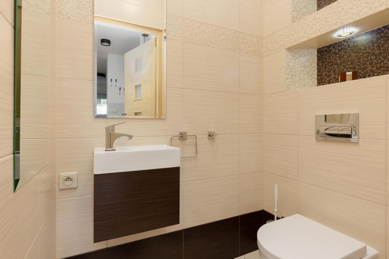 Metro Targowek Spacious Apartment With Parking By Noclegi Renters Варшава Экстерьер фото