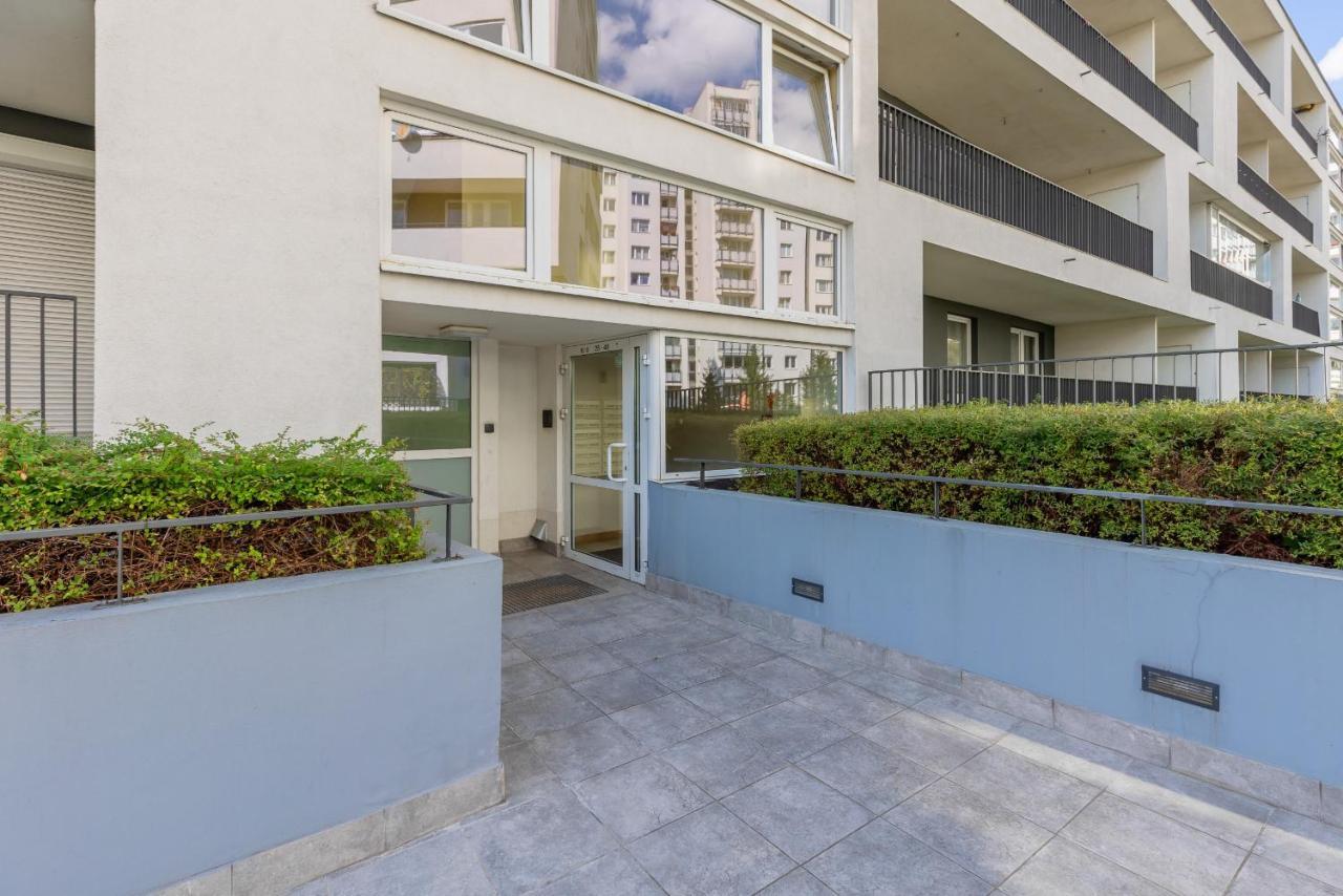 Metro Targowek Spacious Apartment With Parking By Noclegi Renters Варшава Экстерьер фото