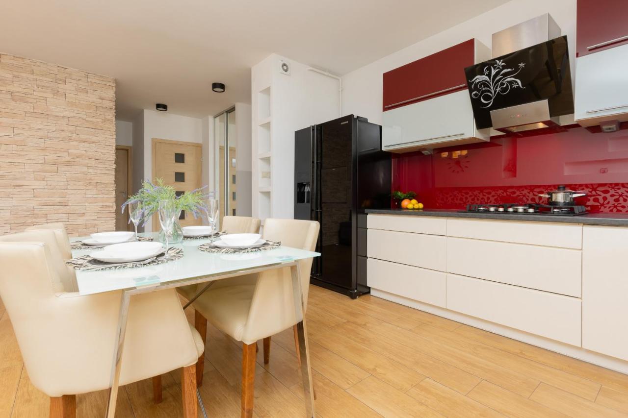 Metro Targowek Spacious Apartment With Parking By Noclegi Renters Варшава Экстерьер фото