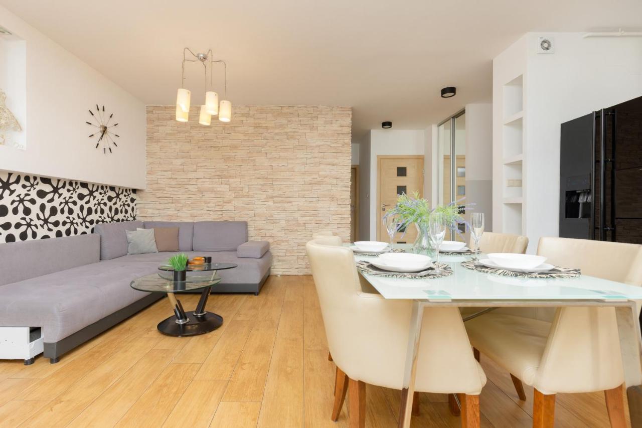 Metro Targowek Spacious Apartment With Parking By Noclegi Renters Варшава Экстерьер фото