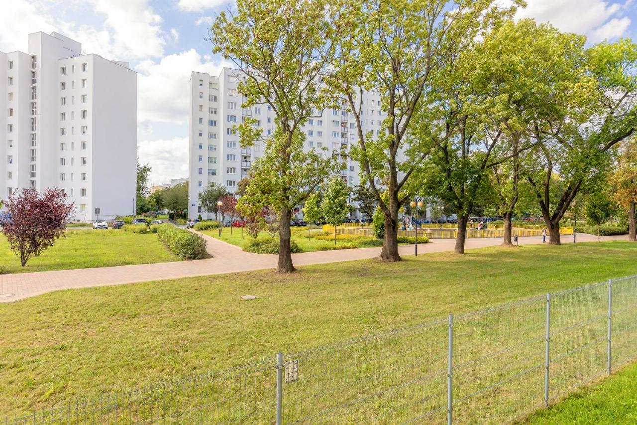 Metro Targowek Spacious Apartment With Parking By Noclegi Renters Варшава Экстерьер фото